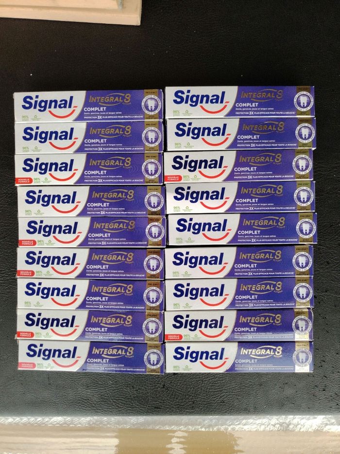 Lot de 18 dentifrices signal intégral 8 complet