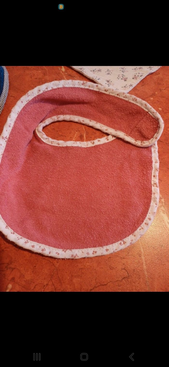 Lot.de 4 bavoirs - photo numéro 2