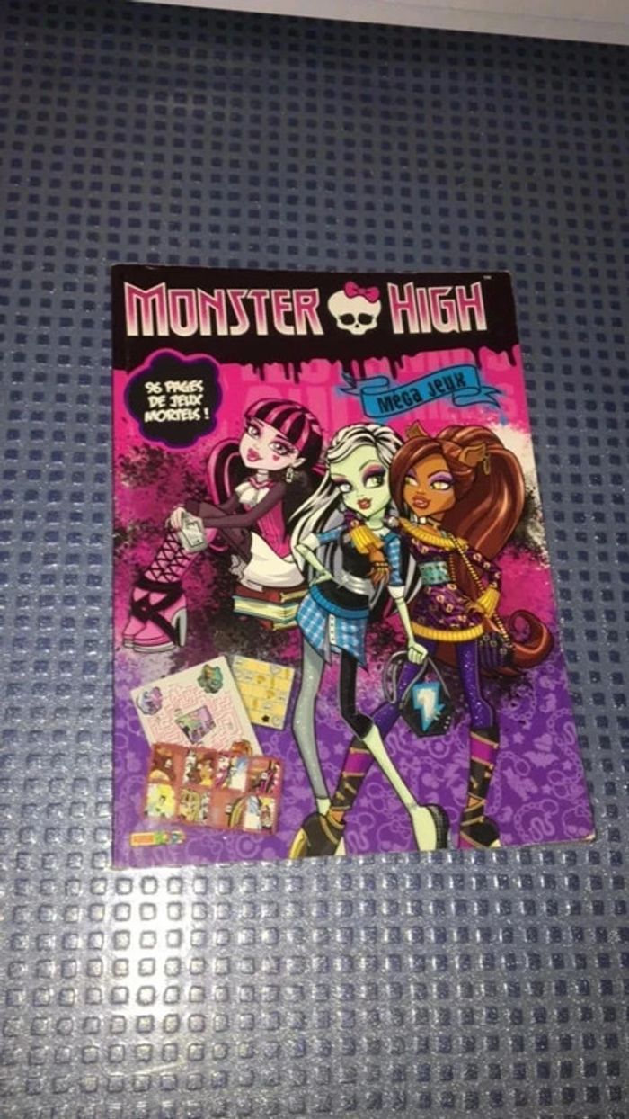 Livre de jeux monster high