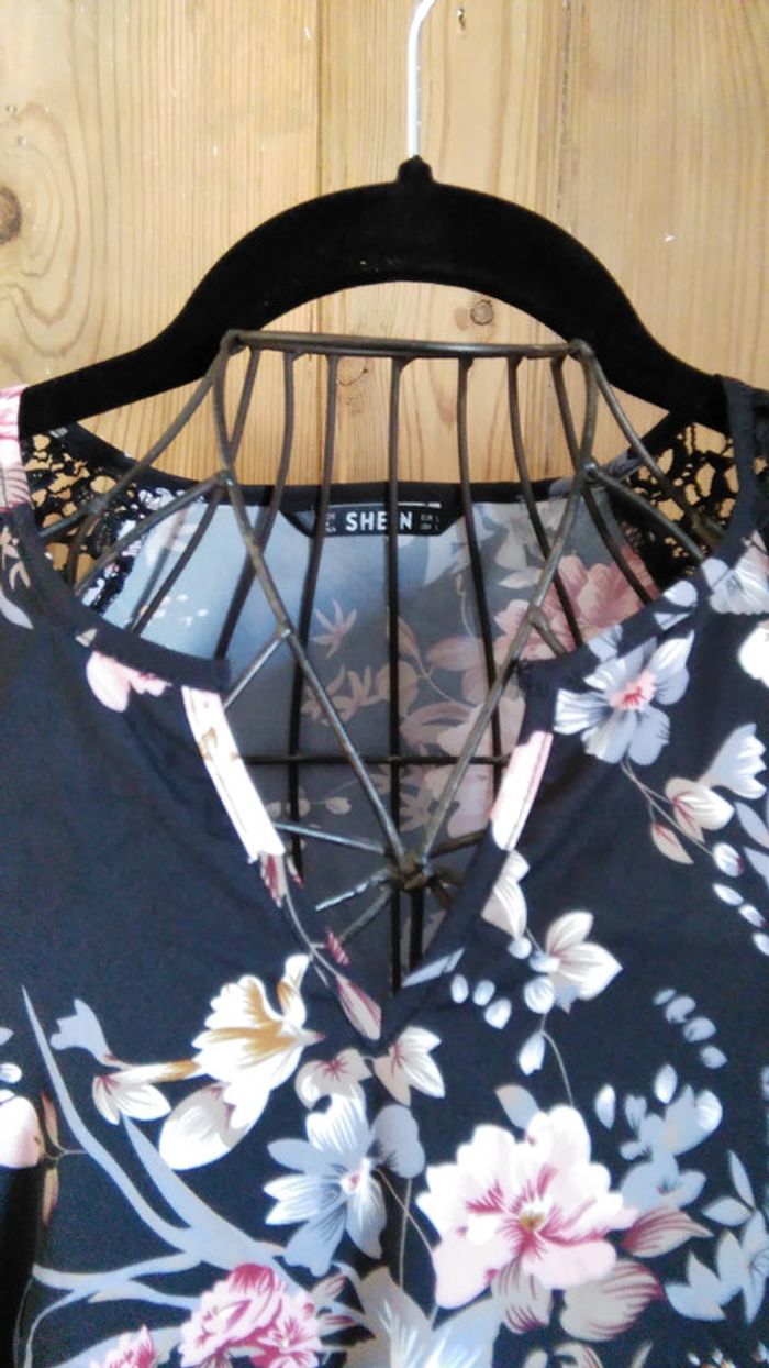 Robe noire avec imprimé floral et dentelle neuve Shein - photo numéro 3