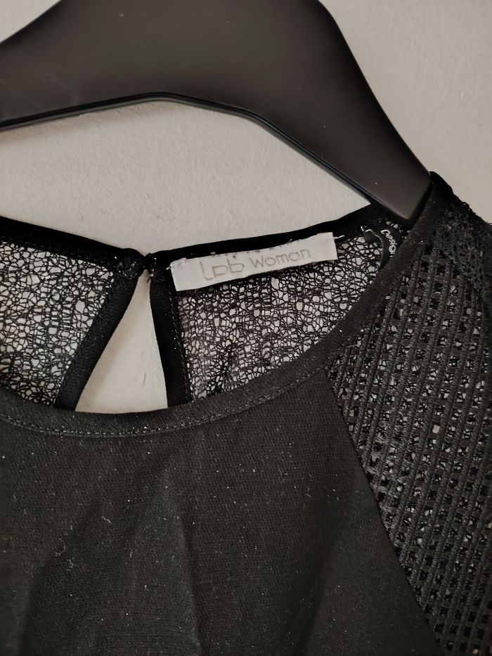 Haut noir dentelle - photo numéro 3