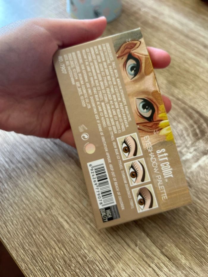 Palette de maquillage - photo numéro 3