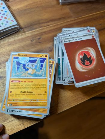 Lot d'une 100aine de cartes de la série 151 FR (EV3.5)
