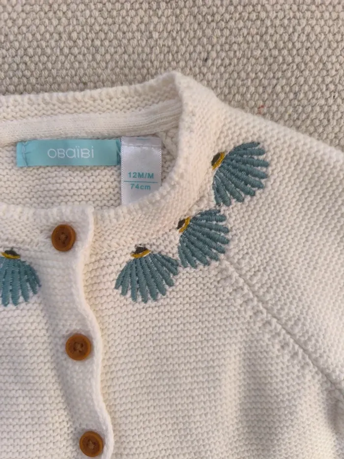🧺 Gilet brodé Obaïbi – Taille 12 mois – Maille douce, excellent état - photo numéro 2