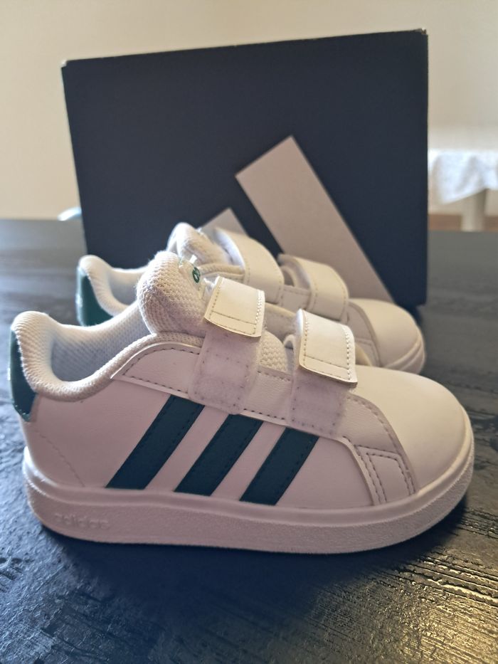 Basket adidas taille 22