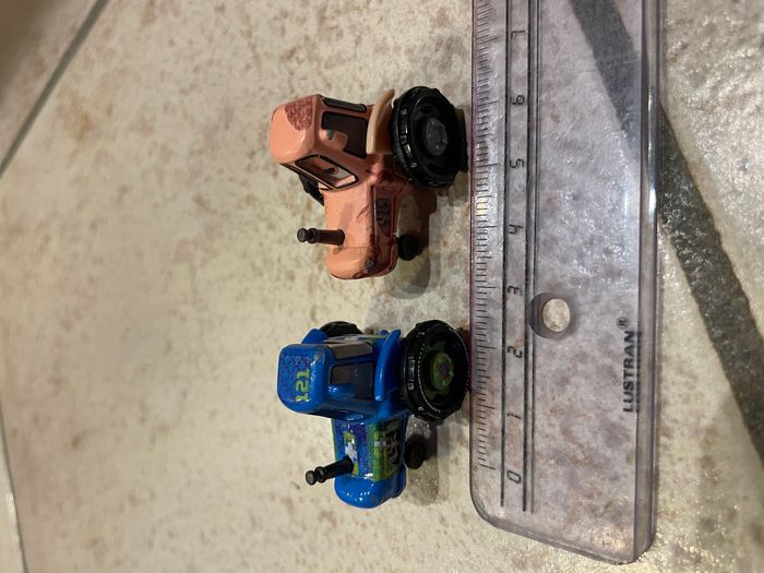 Lot de 2 mini racers Cars Tracteurs (rares) - photo numéro 4