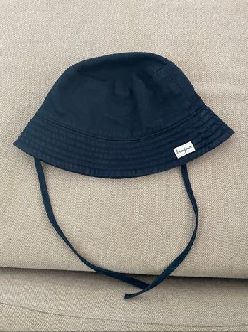 Chapeau bleu marine