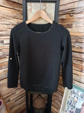 Pull à noeud dans le dos