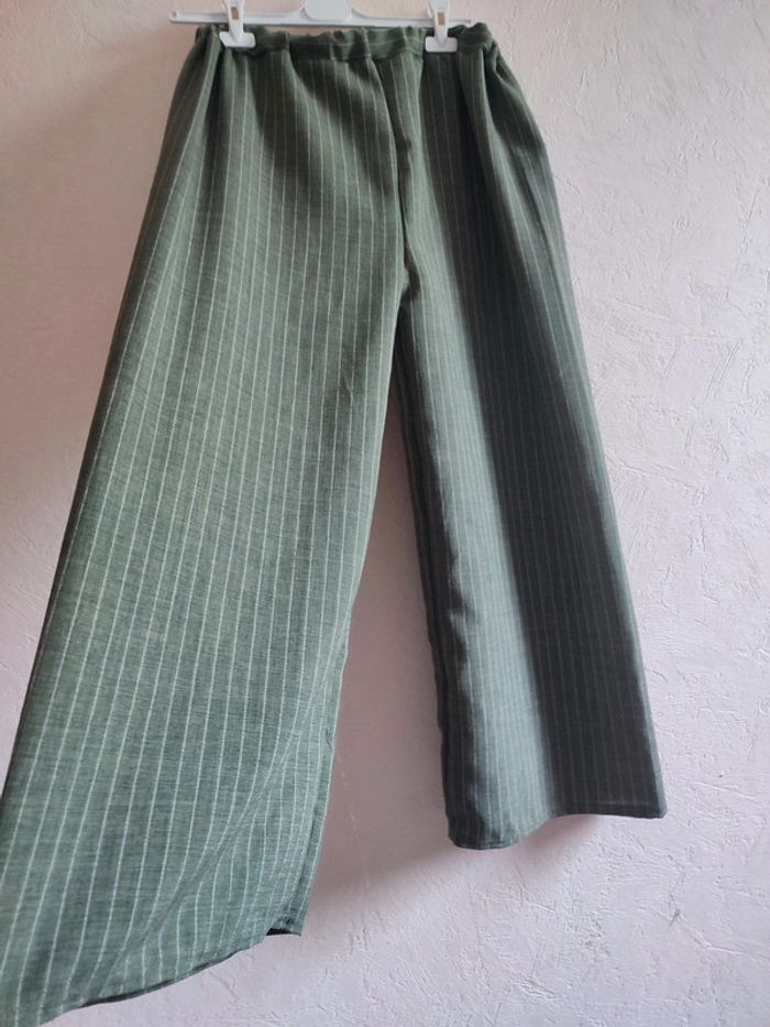 Palazzo, Pantalon large vert à rayures fines
