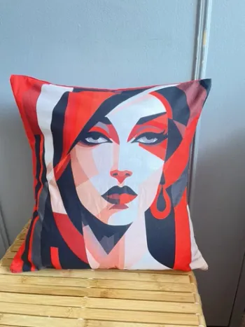 housses de coussin sont décorées d'un motif une femme.