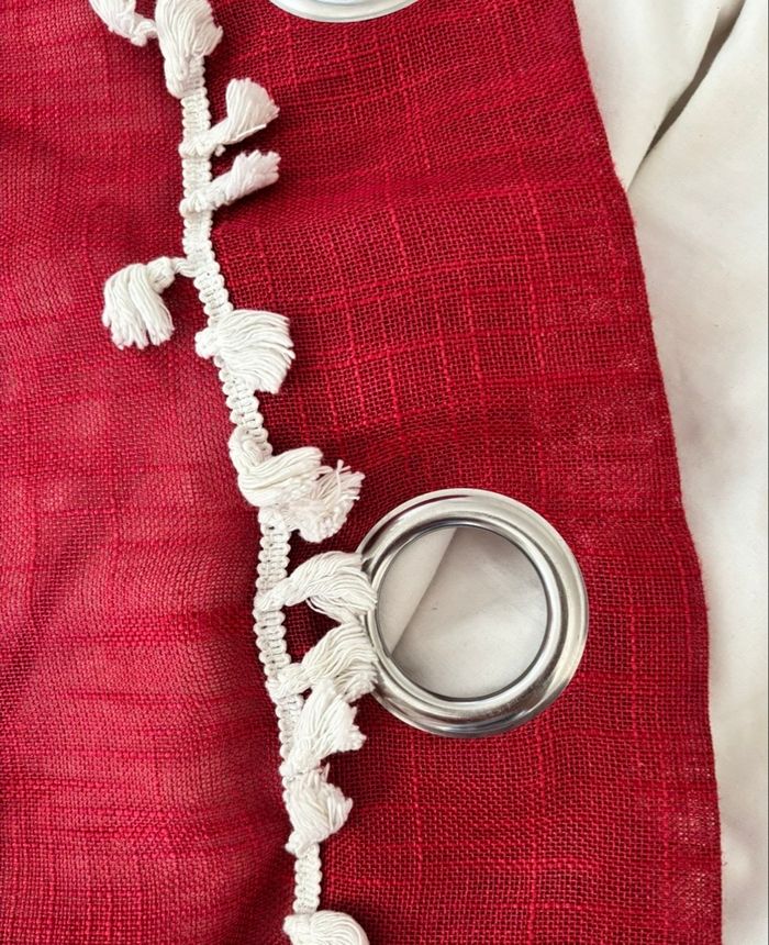 Rideaux rouges transparents avec pompons blancs – Lot de 2 – Excellent état - photo numéro 7