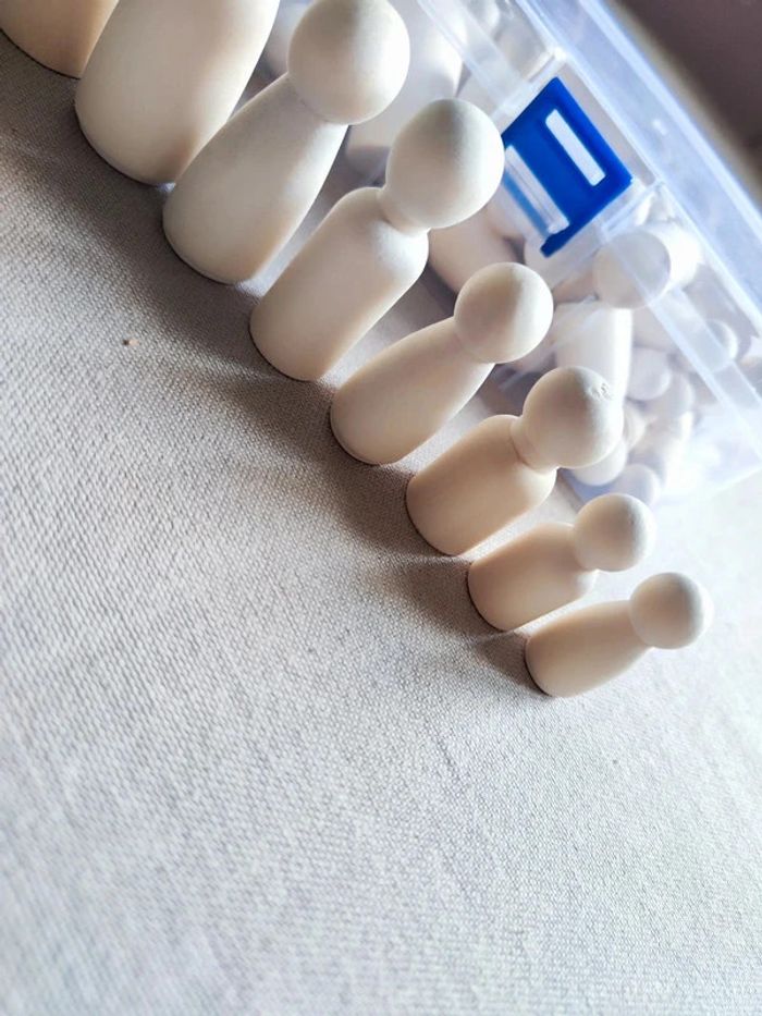 Boîte de 50 poupées en bois - photo numéro 5