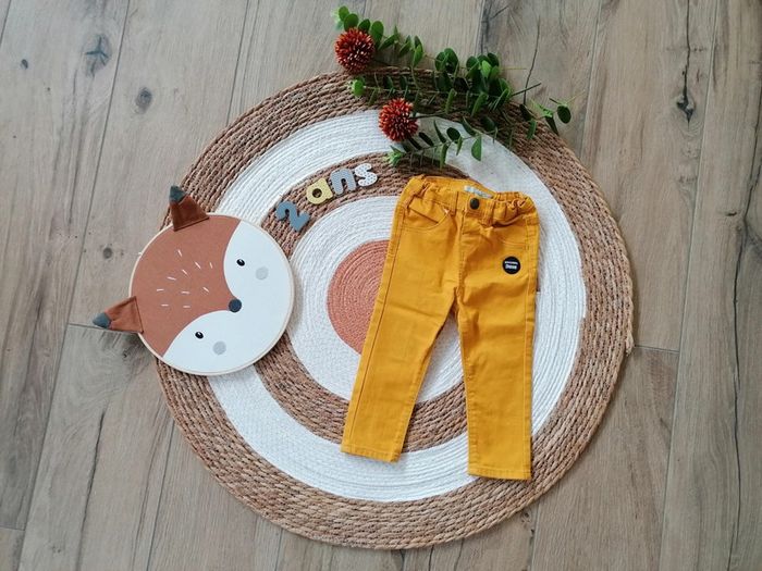 Pantalon jaune moutarde