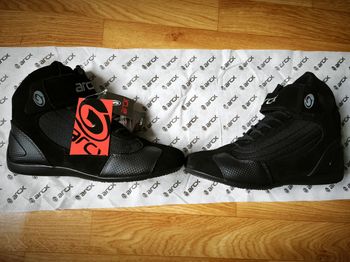 Chaussures moto NEUVE