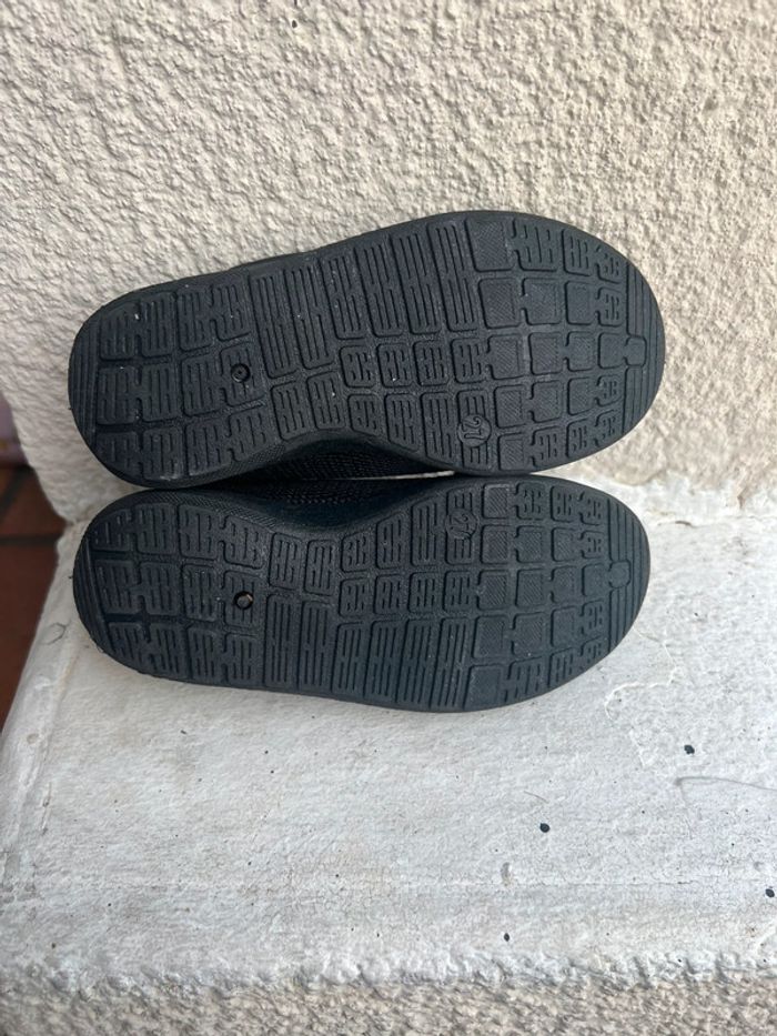 Paire de baskets fille pointure 27 sans marque bon état - photo numéro 3