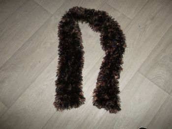 Echarpe douillette tons marron, noir, ocre TBE