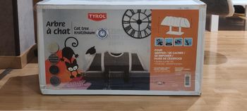 Arbre a chat tunelle de la marque Tyrol neuf