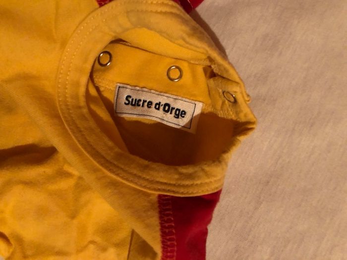 T shirt sucre d’orge rouge et jaune - photo numéro 2