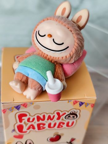 grosse figurine labubu fluffy marron