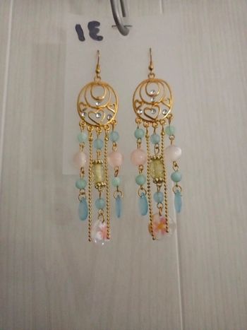 1. Boucles d'oreilles neuves