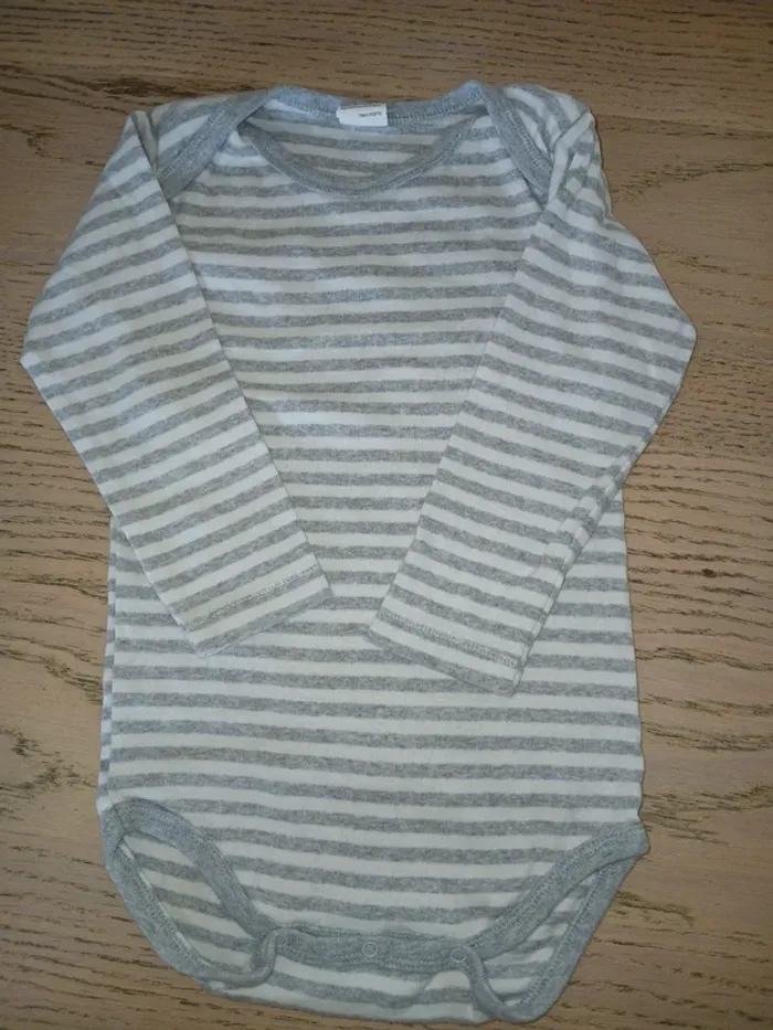 Lot 3 bodys 3 ans - photo numéro 2