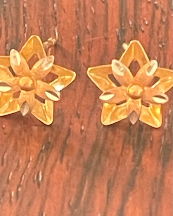 Boucles d'oreilles fleure en or 18 carats (au750)Très bon état - photo numéro 3