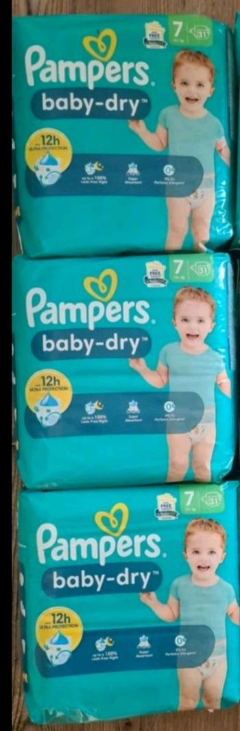 3 paquets de couches Pampers baby dry taille 7