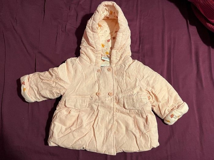 Manteau rose pale / saumon fille taille 6-9 mois tape à l’oeil