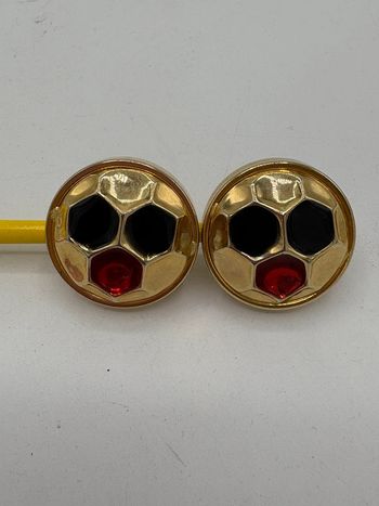 Iconiques boucles d’oreilles à clip vintage dôme