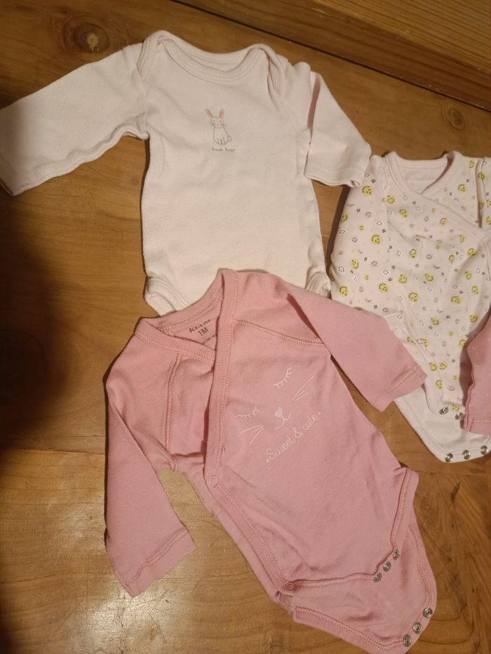 Lot de 4 bodies 1 mois - photo numéro 2