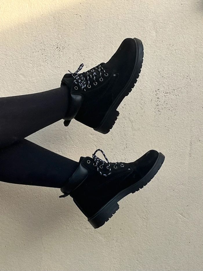 Bottines à lacets en velours - noir et blanc