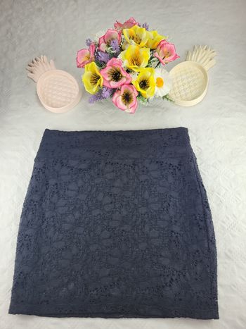 Jupe courte noire en dentelle cache cache taille 36