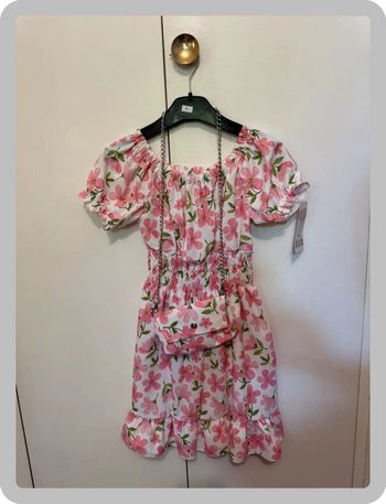 Robe à fleurs roses