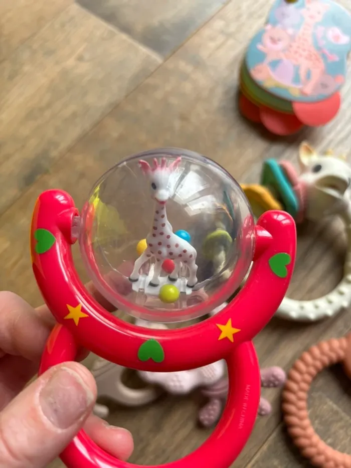 Lot anneaux dentition et hochet Sophie la girafe tbe - photo numéro 4