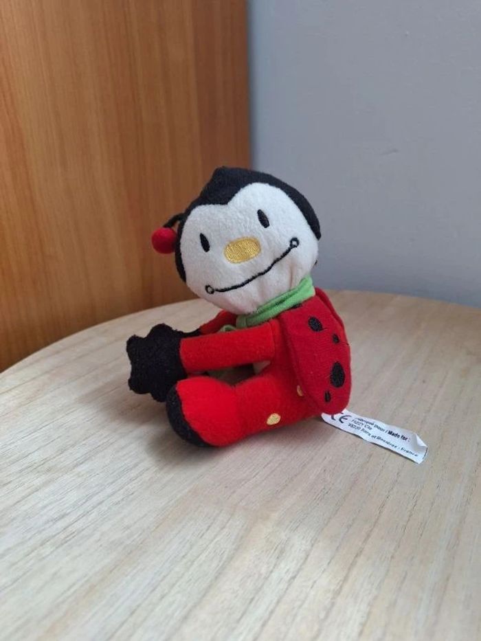 Petite peluche forme coccinelle