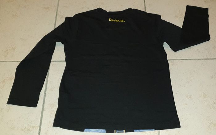 Tee-shirt Desigual 5-6 ans TBE - photo numéro 3