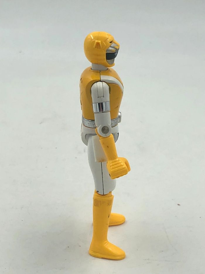 Figurine vintage Power Rangers jaune / Yellow  Bandai 1988 en métal - photo numéro 3