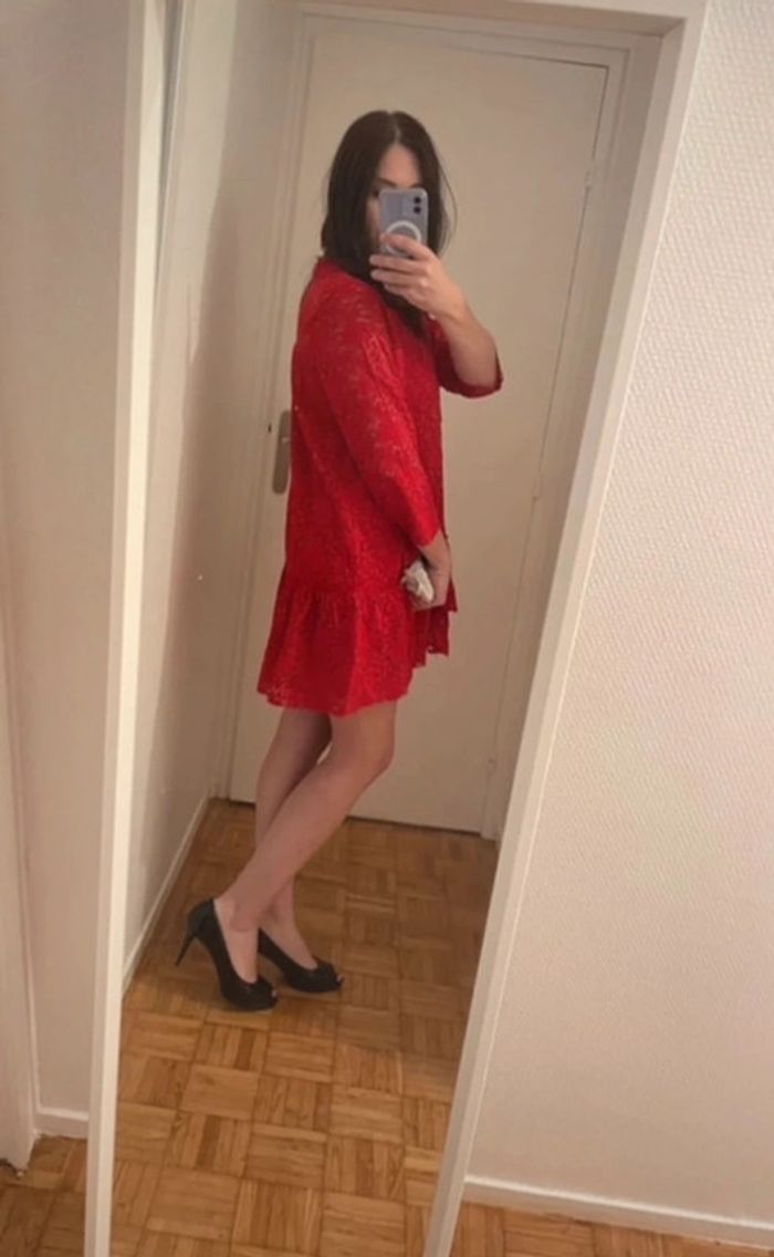 Robe rouge dentelle M, manches 3/4 Zara Basic - photo numéro 2