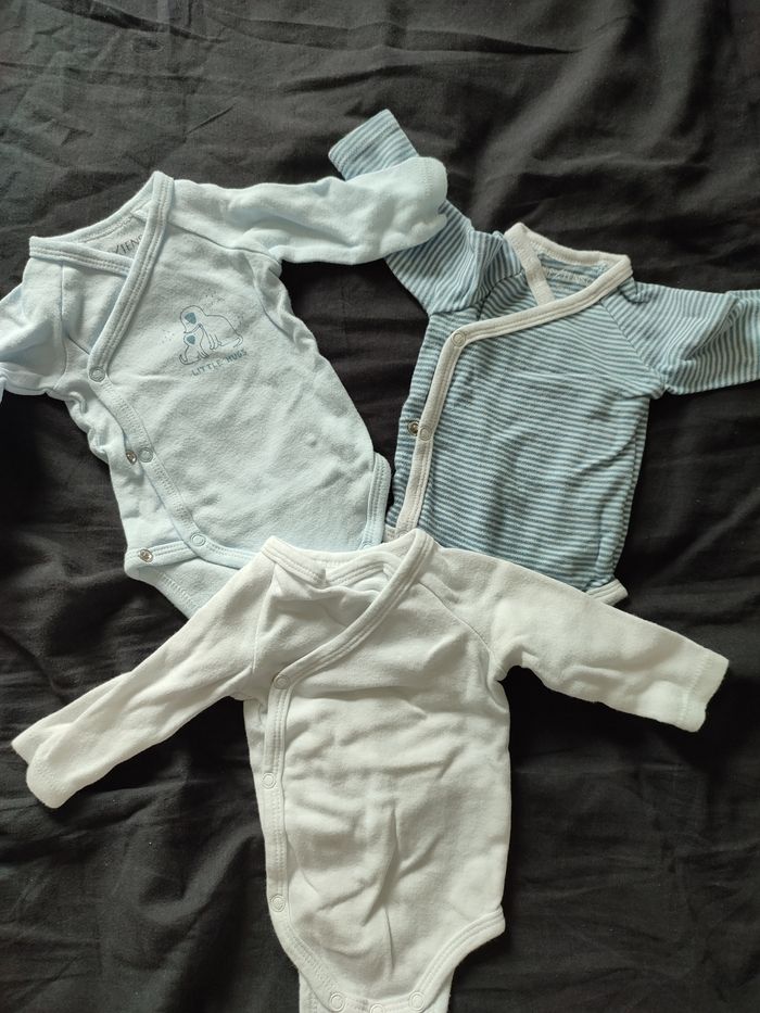Lot bodys et pyjamas 1 mois - photo numéro 3