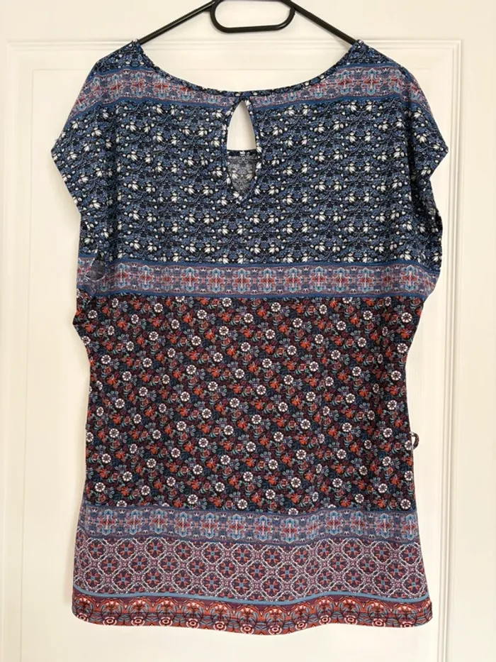 Haut à manches courtes Col rond motifs floraux bleu marine L camaïeu très bon état - photo numéro 3