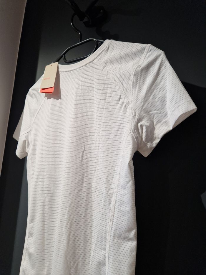 Tee-shirt sport H&M neuf - photo numéro 4