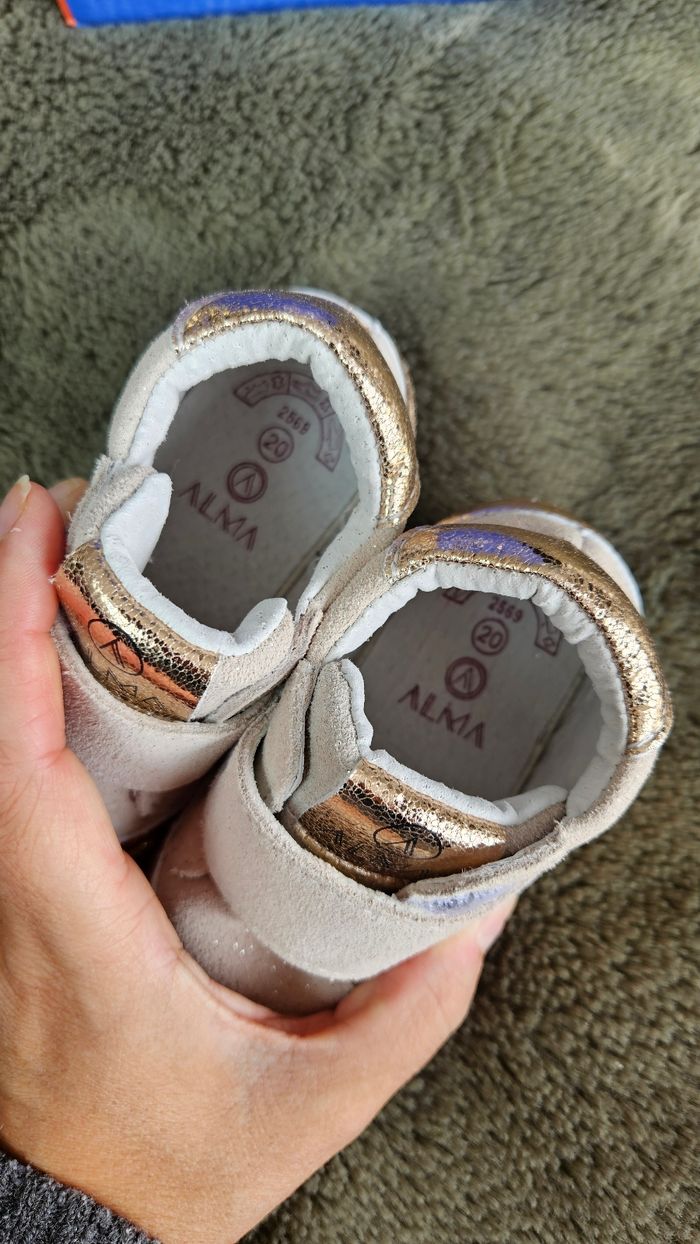 Chaussure premiers pas neuve taille 20 - photo numéro 3