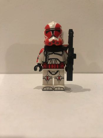 Figurine type lego Commander Grey. Star Wars