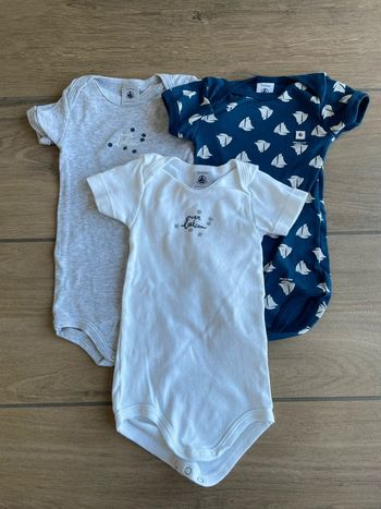 Lot 3 bodies Petit Bateau 12 mois