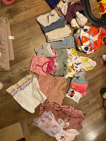 Lot 28 vêtements fille taille 3 ans (dec25)