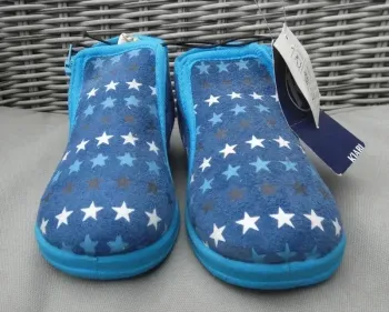 Jolis chaussons étoilés garçon T25 neufs