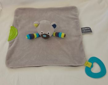 Doudou ours grelot carré plat gris - bleu,vert,marron rayé- Orchestra