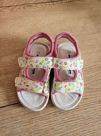 Sandalettes blanche et rose à fleurs