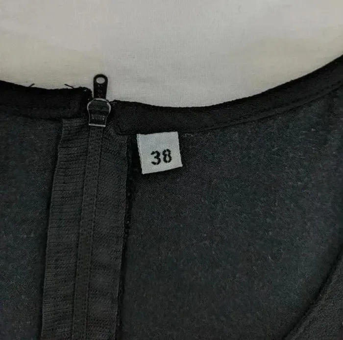 Robe mini vintage brodée - taille 34/36 - photo numéro 3