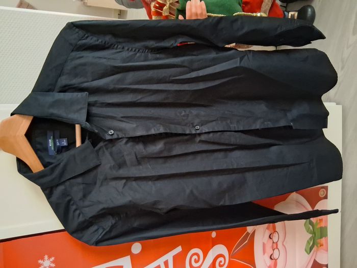 Chemise noir manche longue (Kiabi)